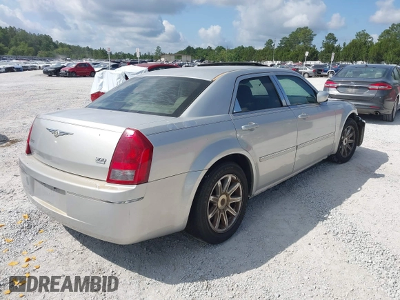 2006 Chrysler 300 Touring z VIN 2C3KA53G86H109231, wystawiony jako IAAI lot #42299031 z przebiegiem Nie podano mil oraz . Historia ofert i sprzedaży dostępna na DreamBid. Obrazek 4.