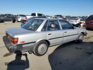 1988 Toyota Camry z VIN JT2SV24E5J3276324, wystawiony jako Copart lot #88117355 z przebiegiem 89 928 mil mil oraz Szkoda całkowita • Salvage title. Historia ofert i sprzedaży dostępna na DreamBid. Obrazek 3.