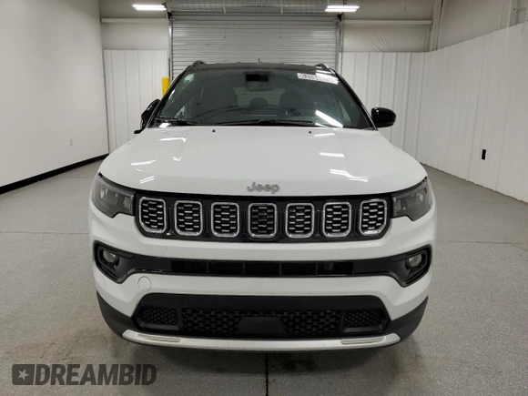 2025 Jeep Compass Limited z VIN 3C4NJDCNXST522819, wystawiony jako Copart lot #63594025 z przebiegiem 17 856 mil mil oraz Czysty tytuł • Clean title. Historia ofert i sprzedaży dostępna na DreamBid. Obrazek 5.