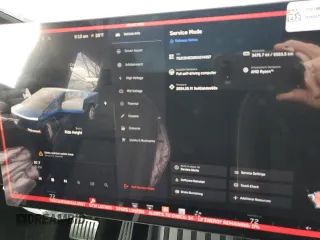 2024 Tesla Cybertruck z VIN 7G2CEHED0RA014997, wystawiony jako Copart lot #89105615 z przebiegiem 3 475 mil mil oraz Szkoda całkowita • Salvage title. Historia ofert i sprzedaży dostępna na DreamBid. Obrazek 9.