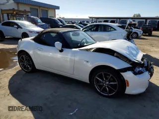 2020 Mazda MX-5 Miata Grand Touring z VIN JM1NDAD74L0416564, wystawiony jako Copart lot #80306624 z przebiegiem 32 732 mil mil oraz Szkoda całkowita • Salvage title. Historia ofert i sprzedaży dostępna na DreamBid. Obrazek 4.