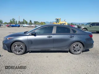2023 Kia Forte LXS z VIN 3KPF24AD8PE585604, wystawiony jako IAAI lot #42098930 z przebiegiem 18 946 mil mil oraz . Historia ofert i sprzedaży dostępna na DreamBid. Obrazek 14.