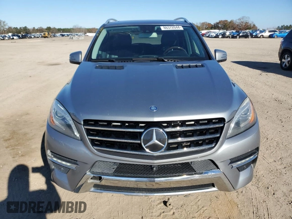 2014 Mercedes-Benz M 550 with VIN 4JGDA7DB3EA272977, listed as a Copart auction lot 86372044 with 118,890 mi miles and Salvage Title. Bid and sale history available at carsss.com. Image 5.