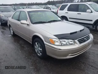 2001 Toyota Camry CE z VIN 4T1BG22K01U847704, wystawiony jako IAAI lot #41583762 z przebiegiem Nie podano mil oraz . Historia ofert i sprzedaży dostępna na DreamBid. Obrazek 1.