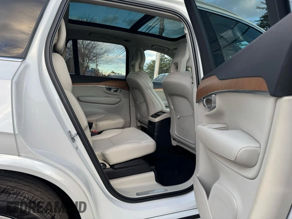 2021 Volvo XC90 Inscription Expression with VIN YV4BR00K1M1750228, listed as a Copart auction lot 48666515 with 105,503 mi miles and Clean Title. Bid and sale history available at carsss.com. Image 6.