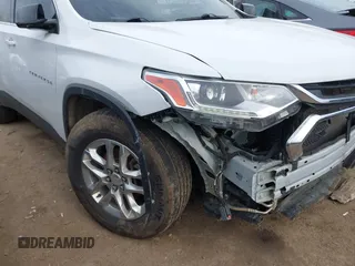 2020 Chevrolet Traverse LS z VIN 1GNERFKW7LJ258845, wystawiony jako IAAI lot #42013350 z przebiegiem 106 649 mil mil oraz . Historia ofert i sprzedaży dostępna na DreamBid. Obrazek 6.