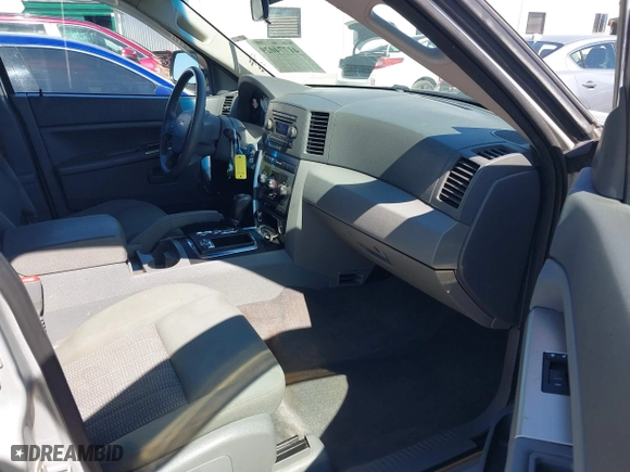 2007 Jeep Grand Cherokee Laredo with VIN 1J8HR48P87C687411, listed as a IAAI auction lot 41774029 with 212,763 mi miles. Bid and sale history available at carsss.com. Image 5.