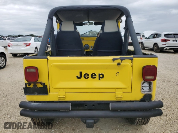 1983 Jeep CJ z VIN 1JCCM87AXDT028695, wystawiony jako Copart lot #74812184 z przebiegiem Nie podano mil oraz Szkoda całkowita • Salvage title. Historia ofert i sprzedaży dostępna na DreamBid. Obrazek 6.