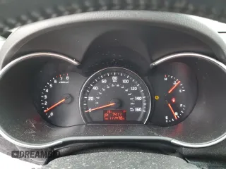 2014 Kia Sorento LX z VIN 5XYKT3A63EG470187, wystawiony jako Copart lot #88716075 z przebiegiem 111 478 mil mil oraz Szkoda całkowita • Salvage title. Historia ofert i sprzedaży dostępna na DreamBid. Obrazek 9.
