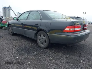 2001 Lexus ES 300 with VIN JT8BF28G310322006, listed as a IAAI auction lot 42203329 with 110,087 mi miles and . Bid and sale history available at carsss.com. Image 3.