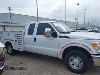 2013 Ford F-250 XL z VIN 1FT7X2A64DEA86642, wystawiony jako IAAI lot #42278335 z przebiegiem 253 022 mil mil oraz . Historia ofert i sprzedaży dostępna na DreamBid. Obrazek 13.