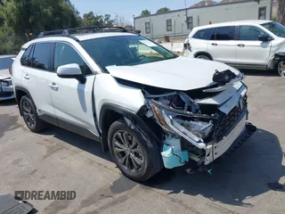 2024 Toyota RAV4 Hybrid XLE Premium z VIN JTMB6RFV9RJ063328, wystawiony jako IAAI lot #42433233 z przebiegiem 9 874 mil mil oraz . Historia ofert i sprzedaży dostępna na DreamBid. Obrazek 1.