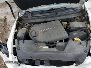 2016 Jeep Cherokee Latitude z VIN 1C4PJMCS9GW115686, wystawiony jako Copart lot #51826375 z przebiegiem 121 678 mil mil oraz Szkoda całkowita • Salvage title. Historia ofert i sprzedaży dostępna na DreamBid. Obrazek 12.