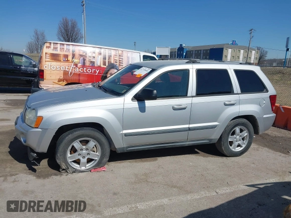 2007 Jeep Grand Cherokee Laredo z VIN 1J8GR48K67C543257, wystawiony jako IAAI lot #41733644 z przebiegiem 201 936 mil mil oraz . Historia ofert i sprzedaży dostępna na DreamBid. Obrazek 14.