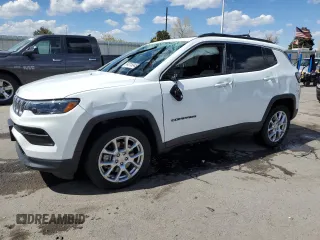 2023 Jeep Compass Latitude Lux с VIN 3C4NJDFN3PT517934, выставлен на аукционе Copart как лот 54015345 с пробегом 13 279 миль миль и Списание • Salvage title. История ставок и продаж доступна на DreamBid. Изображение 1.