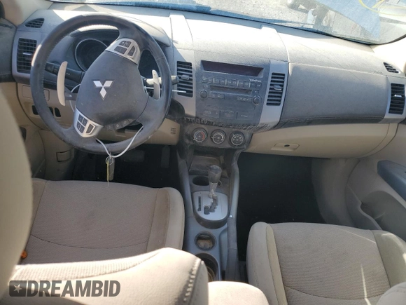 2011 Mitsubishi Outlander SE z VIN JA4AS3AW4BU017490, wystawiony jako Copart lot #55404334 z przebiegiem 168 345 mil mil oraz Czysty tytuł • Clean title. Historia ofert i sprzedaży dostępna na DreamBid. Obrazek 8.