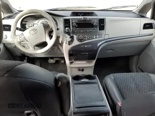 2014 Toyota Sienna SE with VIN 5TDXK3DC8ES512706, listed as a Copart auction lot 43325815 with 190,498 mi miles and Salvage Title. Bid and sale history available at DreamBid. Image 8.