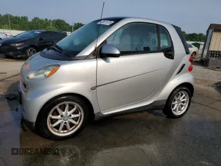 2008 Smart fortwo Pure z VIN WMEEJ31X78K151323, wystawiony jako Copart lot #60921075 z przebiegiem 65 738 mil mil oraz Czysty tytuł • Clean title. Historia ofert i sprzedaży dostępna na DreamBid. Obrazek 1.
