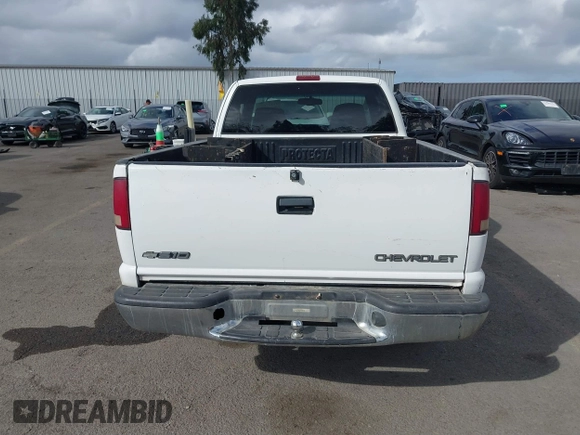 2000 Chevrolet S-10 LS with VIN 1GCCS19W7Y8289167, listed as a IAAI auction lot 41537625 with 224,481 mi miles. Bid and sale history available at carsss.com. Image 16.