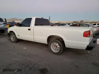2000 Chevrolet S-10 LS with VIN 1GCCS1446YK180031, listed as a Copart auction lot 84048394 with 140,932 mi miles and Salvage Title. Bid and sale history available at carsss.com. Image 2.