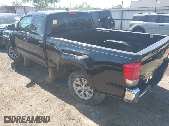 2017 Toyota Tacoma SR z VIN 5TFSX5EN4HX056886, wystawiony jako IAAI lot #42264479 z przebiegiem 97 895 mil mil oraz . Historia ofert i sprzedaży dostępna na DreamBid. Obrazek 3.