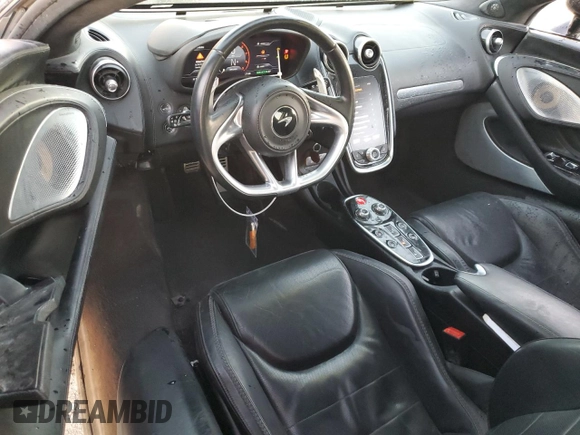 2022 McLaren GT z VIN SBM22GCA4NW001602, wystawiony jako Copart lot #83270334 z przebiegiem 33 668 mil mil oraz Tytuł czysty. Historia ofert i sprzedaży dostępna na DreamBid. Obrazek 8.