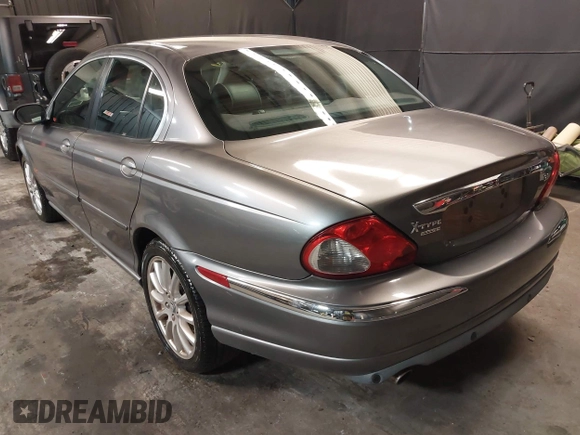 2007 Jaguar X-Type z VIN SAJWA51A37WJ17866, wystawiony jako IAAI lot #41536063 z przebiegiem 121 177 mil mil oraz . Historia ofert i sprzedaży dostępna na DreamBid. Obrazek 3.