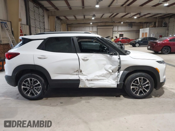 2025 Chevrolet TrailBlazer LT with VIN KL79MPSP9SB002736, listed as a IAAI auction lot 41971951 with 28,024 mi miles and . Bid and sale history available at DreamBid. Image 13.