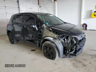 2019 Chevrolet Trax LS z VIN 3GNCJKSBXKL326681, wystawiony jako Copart lot #52777315 z przebiegiem 62 451 mil mil oraz Szkoda całkowita • Salvage title. Historia ofert i sprzedaży dostępna na DreamBid. Obrazek 4.