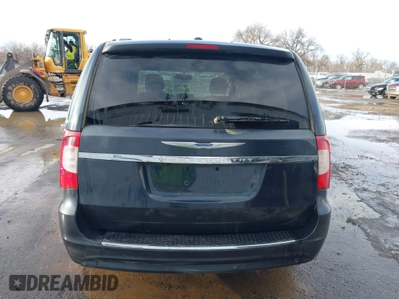 2014 Chrysler Town & Country Touring-L with VIN 2C4RC1CG4ER330072, listed as a IAAI auction lot 41533640 with 131,253 mi miles. Bid and sale history available at carsss.com. Image 16.