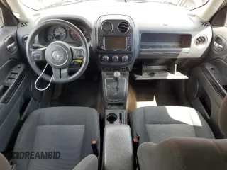 2015 Jeep Patriot Altitude z VIN 1C4NJRBB2FD135164, wystawiony jako Copart lot #56662475 z przebiegiem 186 663 mil mil oraz Szkoda całkowita • Salvage title. Historia ofert i sprzedaży dostępna na DreamBid. Obrazek 8.