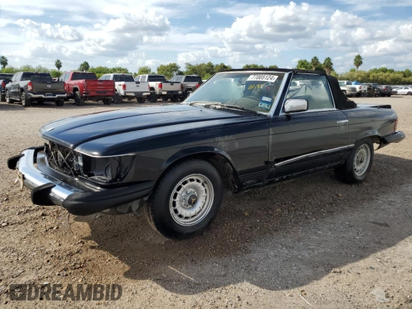 1982 Mercedes-Benz 380 SL z VIN WDBBA45A0CB015197, wystawiony jako Copart lot #77005124 z przebiegiem 96 588 mil mil oraz Czysty tytuł • Clean title. Historia ofert i sprzedaży dostępna na DreamBid. Obrazek 1.