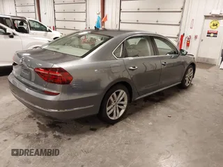 2018 Volkswagen Passat SE z VIN 1VWBA7A36JC009970, wystawiony jako IAAI lot #42179127 z przebiegiem 86 612 mil mil oraz . Historia ofert i sprzedaży dostępna na DreamBid. Obrazek 4.