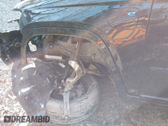 2024 Jeep Grand Cherokee with VIN 1C4RJYB69R8510818, listed as a IAAI auction lot 41574720 with 5,453 mi miles and . Bid and sale history available at DreamBid. Image 21.