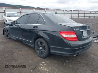 2011 Mercedes-Benz C 300 Sport z VIN WDDGF8BB8BR166099, wystawiony jako IAAI lot #41871096 z przebiegiem 171 749 mil mil oraz . Historia ofert i sprzedaży dostępna na DreamBid. Obrazek 3.
