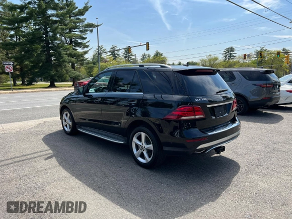 2018 Mercedes-Benz GLE 350 z VIN 4JGDA5JB4JB033015, wystawiony jako Copart lot #57177215 z przebiegiem 176 832 mil mil oraz Czysty tytuł • Clean title. Historia ofert i sprzedaży dostępna na DreamBid. Obrazek 3.