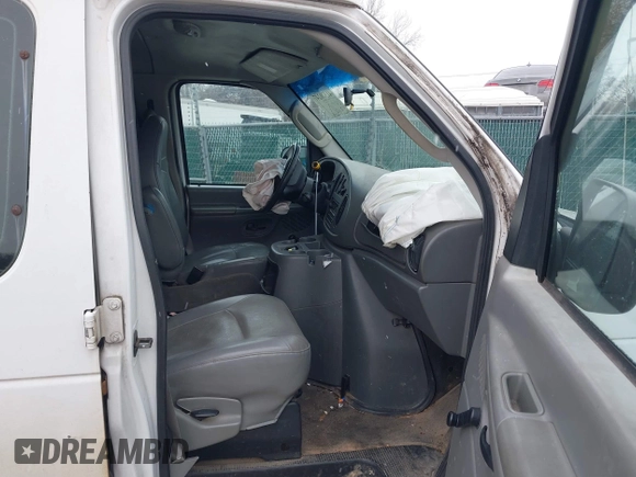 2004 Ford Econoline Cargo z VIN 1FTNE24L04HB05474, wystawiony jako IAAI lot #41320247 z przebiegiem 153 216 mil mil oraz . Historia ofert i sprzedaży dostępna na DreamBid. Obrazek 5.