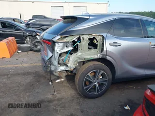 2024 Lexus RX 350 z VIN 2T2BAMBA4RC050076, wystawiony jako IAAI lot #42056995 z przebiegiem 3923 mil mil oraz . Historia ofert i sprzedaży dostępna na DreamBid. Obrazek 17.