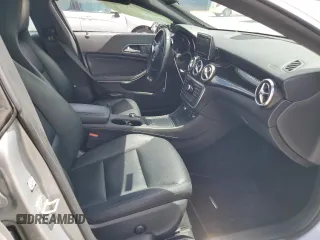 2014 Mercedes-Benz CLA 250 с VIN WDDSJ4EB2EN049904, выставлен на аукционе Copart как лот 61496405 с пробегом 67 438 миль миль и Списание • Salvage title. История ставок и продаж доступна на DreamBid. Изображение 7.