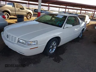 2002 Cadillac Eldorado z VIN 1G6EC12922B106670, wystawiony jako IAAI lot #41648782 z przebiegiem 174 320 mil mil oraz . Historia ofert i sprzedaży dostępna na DreamBid. Obrazek 2.
