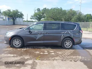 2023 Chrysler Voyager LX z VIN 2C4RC1CG9PR585738, wystawiony jako IAAI lot #42209993 z przebiegiem 50 625 mil mil oraz . Historia ofert i sprzedaży dostępna na DreamBid. Obrazek 14.