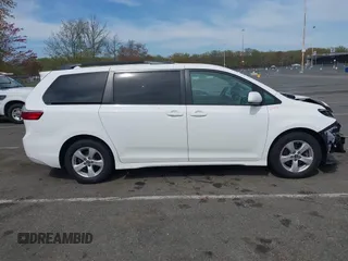 2020 Toyota Sienna LE Auto Access Seat с VIN 5TDKZ3DC3LS043379, выставлен на аукционе IAAI как лот 42103997 с пробегом 46 570 миль миль и . История ставок и продаж доступна на DreamBid. Изображение 13.