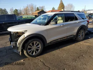 2021 Ford Explorer XLT z VIN 1FMSK8DH4MGA53536, wystawiony jako Copart lot #51454085 z przebiegiem 64 733 mil mil oraz Szkoda całkowita • Salvage title. Historia ofert i sprzedaży dostępna na DreamBid. Obrazek 1.