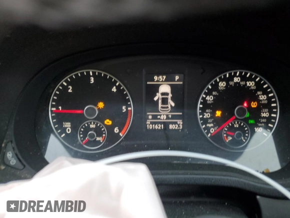 2015 Volkswagen Passat SE with VIN 1VWBV7A34FC061724, listed as a Copart auction lot 57807895 with 101,621 mi miles and Salvage title. Bid and sale history available at DreamBid. Image 9.