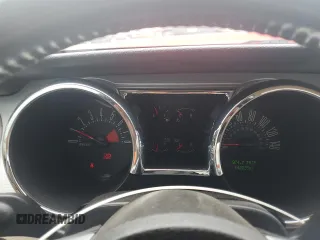 2008 Ford Mustang GT Deluxe z VIN 1ZVHT82H985142306, wystawiony jako Copart lot #57461015 z przebiegiem 142 325 mil mil oraz Czysty tytuł • Clean title. Historia ofert i sprzedaży dostępna na DreamBid. Obrazek 9.