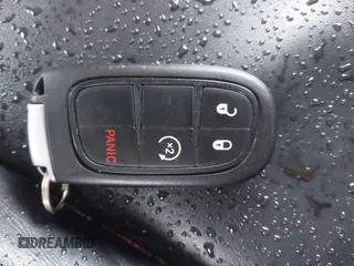 2017 Jeep Cherokee High Altitude z VIN 1C4PJMDS1HW659101, wystawiony jako IAAI lot #41849985 z przebiegiem 70 413 mil mil oraz . Historia ofert i sprzedaży dostępna na DreamBid. Obrazek 11.