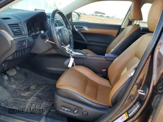 2014 Lexus CT 200h z VIN JTHKD5BH3E2189511, wystawiony jako Copart lot #56052265 z przebiegiem 67 065 mil mil oraz Szkody całkowita. Historia ofert i sprzedaży dostępna na DreamBid. Obrazek 7.