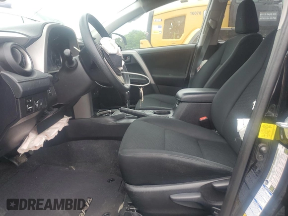 2017 Toyota RAV4 LE z VIN 2T3BFREV4HW663532, wystawiony jako Copart lot #57798035 z przebiegiem 100 922 mil mil oraz Szkoda całkowita • Salvage title. Historia ofert i sprzedaży dostępna na DreamBid. Obrazek 7.