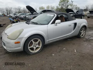 2002 Toyota MR2 z VIN JTDFR320920053376, wystawiony jako Copart lot #51876225 z przebiegiem 160 797 mil mil oraz Czysty tytuł • Clean title. Historia ofert i sprzedaży dostępna na DreamBid. Obrazek 1.