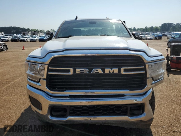2021 Ram 2500 Big Horn z VIN 3C6UR5DL2MG627980, wystawiony jako Copart lot #51838145 z przebiegiem 130 024 mil mil oraz Szkoda całkowita • Salvage title. Historia ofert i sprzedaży dostępna na DreamBid. Obrazek 5.
